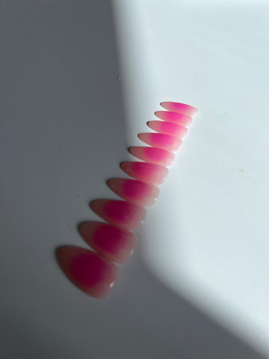 Capsules press-on nails faites main design minimaliste Aura Rosa – 777 Nails Art