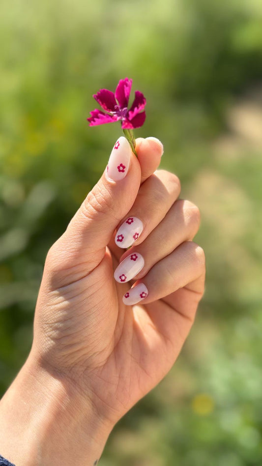 Capsules press-on nails faites main design minimaliste petites fleurs 2 – 777 Nails Art
